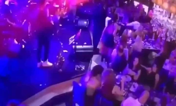 Metin Arolat&rsquo;ın sahnede hayatını kaybettiği anlara ait g&ouml;r&uuml;nt&uuml;ler ortaya &ccedil;ıktı
