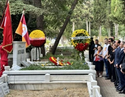 Metin Oktay, vefatının 35. yıl d&ouml;n&uuml;m&uuml;nde kabri başında anıldı
