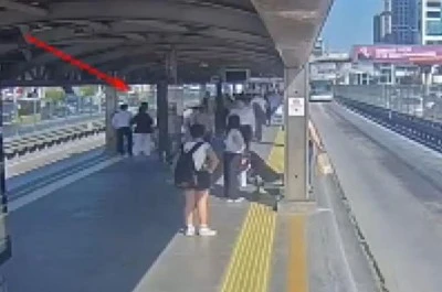  Metrob&uuml;s durağında bı&ccedil;aklı saldırı: 1 &ouml;l&uuml;