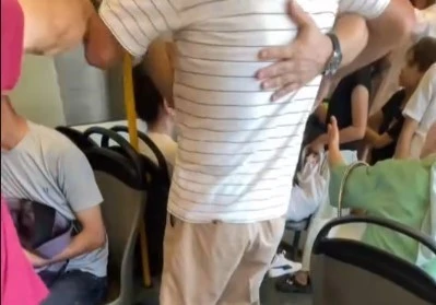 Metroda s&uuml;s kavgası