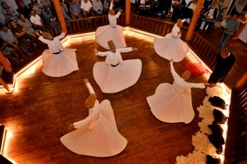 Mevlana vefatının 750. yıld&ouml;n&uuml;m&uuml;nde taş mescitte anıldı
