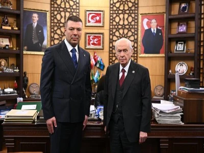 MHP'de İzzet Ulvi Y&ouml;nter'in yerine &Ouml;zg&uuml;r Bayraktar atandı