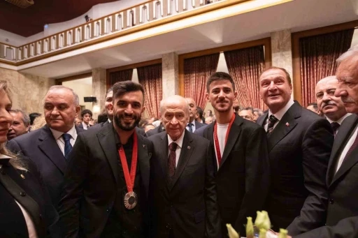 MHP Lideri Bah&ccedil;eli, Başkan Metin Şahin&rsquo;i kabul etti
