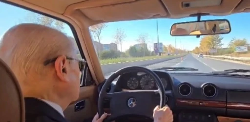 MHP lideri Bah&ccedil;eli klasik otomobiliyle Ankara turu attı