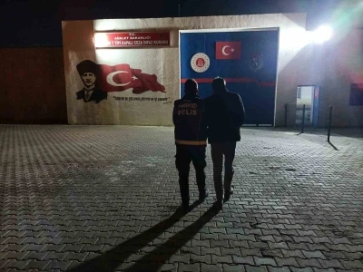 Midelerinden uyuşturucu &ccedil;ıkan 4 şahıs tutuklandı