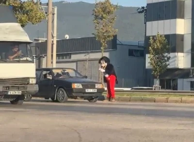 Miki Fare, Bursa'da mendil sattı