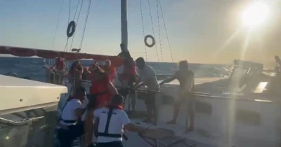 Milas'ta su alan teknedeki 12 kişi kurtarıldı