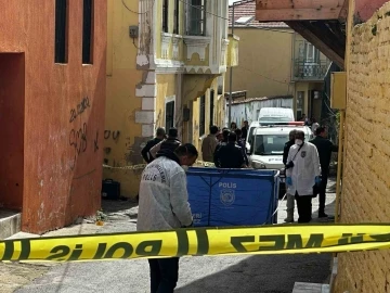 Cinayet zanlısı 12 g&uuml;n sonra teslim oldu