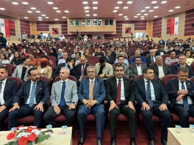 Milletvekili Aydın, Kızıl Elma T&uuml;rk&ccedil;e &Ouml;d&uuml;l t&ouml;renine katıldı
