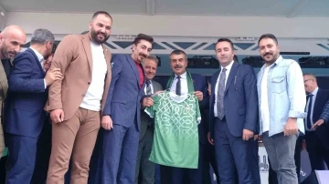 Milli Eğitim Bakanı Tekin&rsquo;e Tortumspor forması
