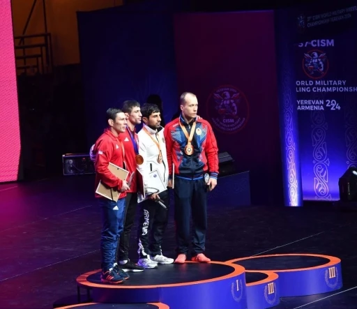 Milli G&uuml;reş&ccedil;i Kerem Kamal&rsquo;dan altın madalya
