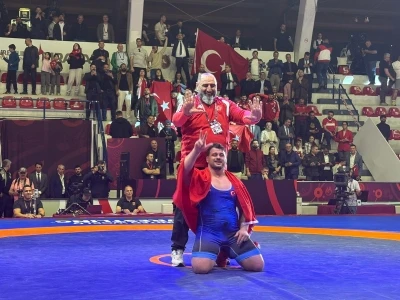 Milli G&uuml;reş&ccedil;i Rıza Kayaalp 13'&uuml;nc&uuml; kez Avrupa Şampiyonu