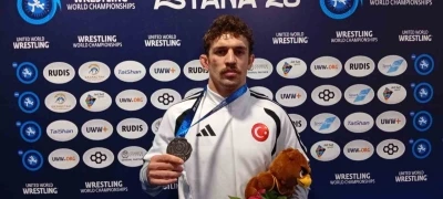 Milli g&uuml;reş&ccedil;i Y&uuml;ksel Sarı&ccedil;i&ccedil;ek d&uuml;nya ikincisi oldu