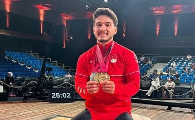 Milli Halterci Muhammed Furkan &Ouml;zbek rekor kırarak d&uuml;nya şampiyonu oldu