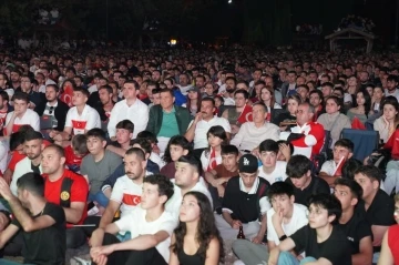 Milli ma&ccedil; heyecanı Tepebaşı&rsquo;nda yaşandı
