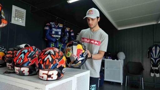 Milli motosiklet&ccedil;i Sofuoğlu, &rsquo;Ağabeyim&rsquo; dediği d&uuml;nya şampiyonu Razgatlıoğlu&rsquo;nun izinden gidiyor
