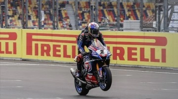 Milli motosiklet&ccedil;i Toprak Razgatlıoğlu Endonezya'da birinci oldu