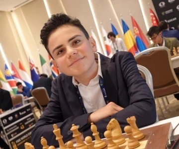 Milli satran&ccedil;&ccedil;ı Ediz G&uuml;rel, T&uuml;rk satran&ccedil; tarihinin en gen&ccedil; b&uuml;y&uuml;kustası oldu