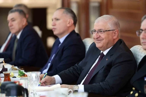 Milli Savunma Bakanı G&uuml;ler: "Yeni d&ouml;nemde Suriye&rsquo;de PKK/YPG ter&ouml;r &ouml;rg&uuml;t&uuml; er ya da ge&ccedil; tasfiye edilecek"
