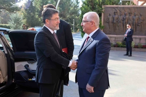 Milli Savunma Bakanı G&uuml;ler, Tarım ve Orman Bakanı Yumaklı ile bir araya geldi
