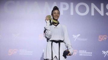 Milli sporcu Nafia Kuş, D&uuml;nya Tekvando Şampiyonası'nda altın madalya kazandı