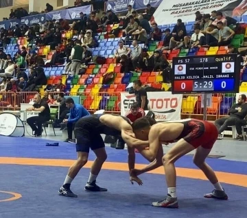 Milli Takım Antren&ouml;r&uuml; Aykol Eskişehirli g&uuml;reş&ccedil;ilerin şampiyona s&uuml;recini değerlendirdi
