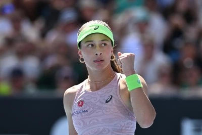 Milli tenis&ccedil;imiz Zeynep S&ouml;nmez'in ma&ccedil; i&ccedil;indeki davranışı d&uuml;nya basınında: İşte o g&ouml;r&uuml;nt&uuml;ler