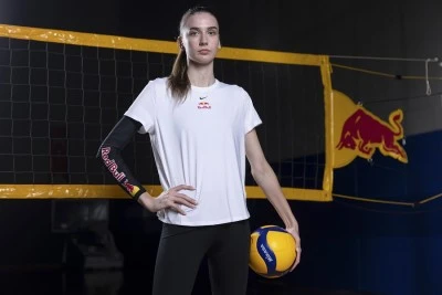 Milli voleybolcu Dilay &Ouml;zdemir Red Bull sporcusu oldu