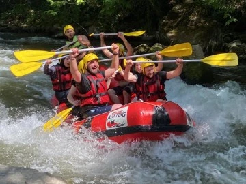 Mimarlar Odası Bursa Şubesi &uuml;yelerinin rafting heyecanı 