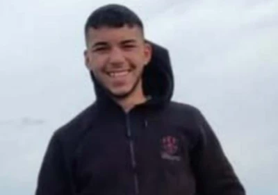 Minib&uuml;s ağaca &ccedil;arptı: 2 &ouml;l&uuml;