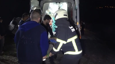 Minib&uuml;s şarampole yuvarlandı: 1 &ouml;l&uuml;, 4 yaralı
