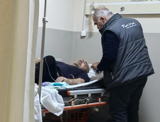 Minib&uuml;s&uuml;n &ccedil;arptığı adam yaralandı