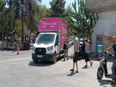 Minik Emine kamyonet altında can verdi