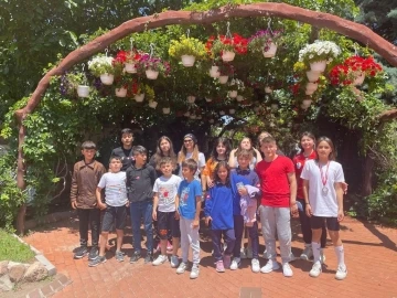 Minik halterciler Ke&ccedil;i&ouml;ren&rsquo;i gezdi
