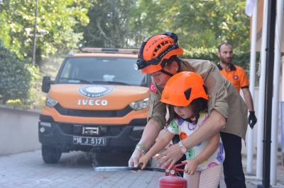 Minik İtfaiyeciler G&ouml;z Kamaştırdı