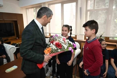 Minik kalemlerden b&uuml;y&uuml;k eser: &lsquo;&Ccedil;ocuğum, Yazarım&rsquo;
