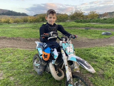 Minik motokros&ccedil;u Poyraz Kalender 1. oldu