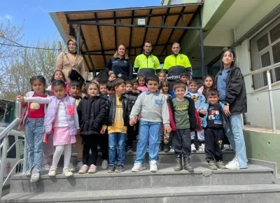 Minik &ouml;ğrencilerden anlamlı ziyaret

