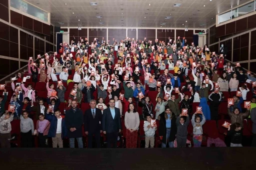 Minik okurlar &ldquo;Biri Şu Sayıları Toplasın&rdquo; ile matematiği sevdi
