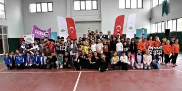 Minik satran&ccedil;&ccedil;ılar Osmangazi&rsquo;de yarıştı