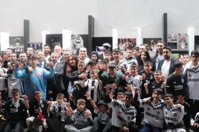 Minik Y&uuml;rekler T&Uuml;PRAŞ Stadyumu'nda Beşiktaş Coşkusunu Yaşadı