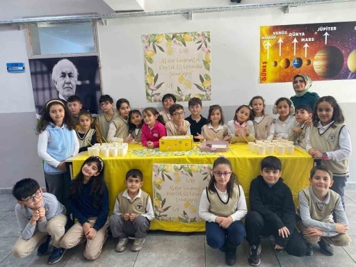 Minik y&uuml;reklerden &ouml;rnek bağış
