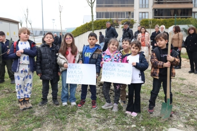 Minikler Doğa İ&ccedil;in Fidan Dikti