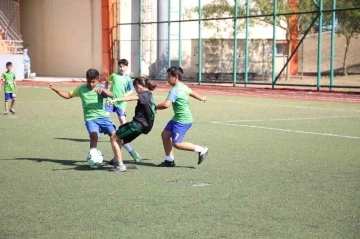 Minikler Pişmaniye Cup Futbol Turnuvasında kıyasıya m&uuml;cadele etti
