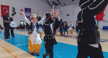 Miniklerden coşkulu 23 Nisan kutlaması
