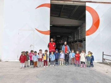 Miniklerden Kızılay&rsquo;a anlamlı ziyaret