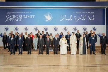 Mısır Cumhurbaşkanı Sisi: &ldquo;Refah&rsquo;tan Gazze&rsquo;ye ge&ccedil;işin s&uuml;rekli sağlanması konusunda Biden ile anlaştık&rdquo;
