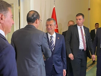 MİT Başkanı Kalın, &Ouml;zg&uuml;r &Ouml;zel'i ziyaret etti