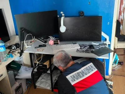 MİT&rsquo;ten kredi kartı şebekesine operasyon: 3 g&ouml;zaltı