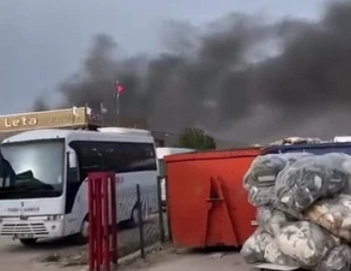 Mobilya fabrikasında &ccedil;ıkan yangın s&ouml;nd&uuml;r&uuml;ld&uuml;